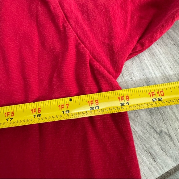 Buc-ee’s Rockin’ Around the Christmas Tree Beaver T-Shirt Red Adult Size Large - Picture 5 of 7